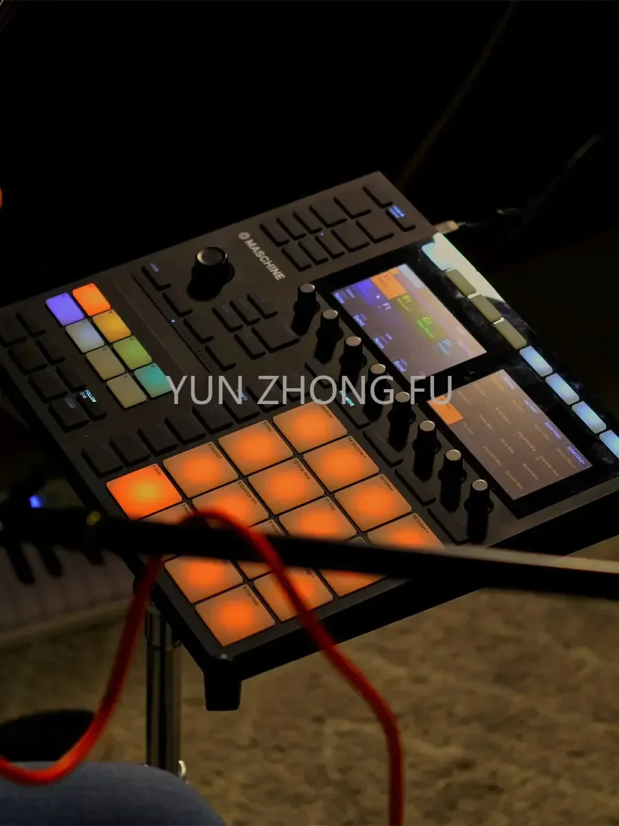 NI Maschine Mk3 plus Mikro Audio Beginner Golf Mat Professional