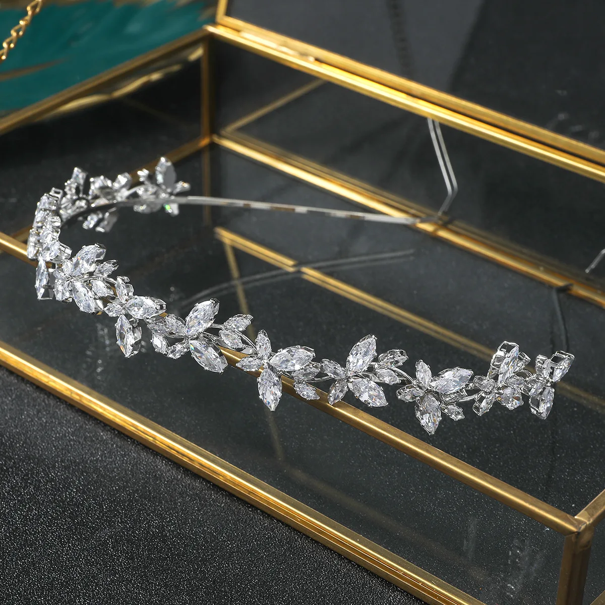 YCDZSWWL Exquisite Handmade Bridal Crown with Zircon Butterfly Design, Luxurious Hair Jewelry for Parties