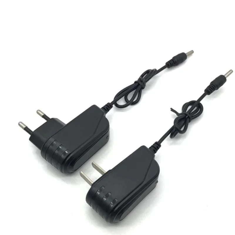 스마트 충전기 손전등 EU/US 3.7v 4.2V 플러그 충전기 18650 리튬 배터리 전조등 범용 직접 충전 DC3.5mm DC5.5mm