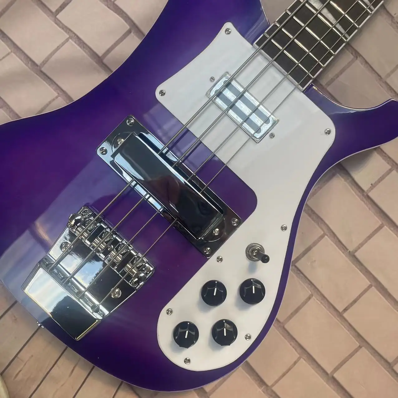 Rickenbacker ベース 4弦 ブラック/ホワイト Rickenbacker 4003 4 String Bass White/Black Binding 1990