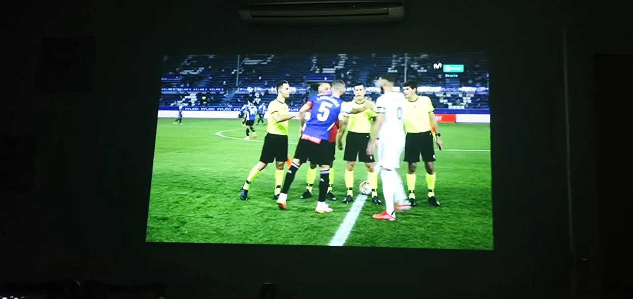 Portable Home Theater Mini 3D Projector 4K Display photo review