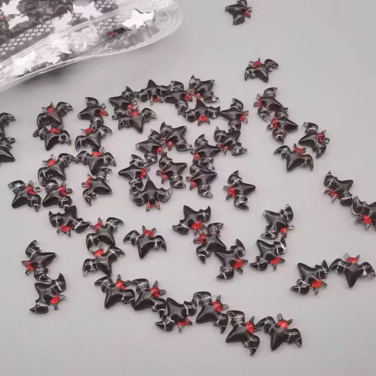 50 teile/beutel Spinne Fledermaus Schlange Halloween Nagel Dekoration Charms Nagel Zubehör für Maniküre DIY 3D Dekoration Blut Herz Teil – Detail 5