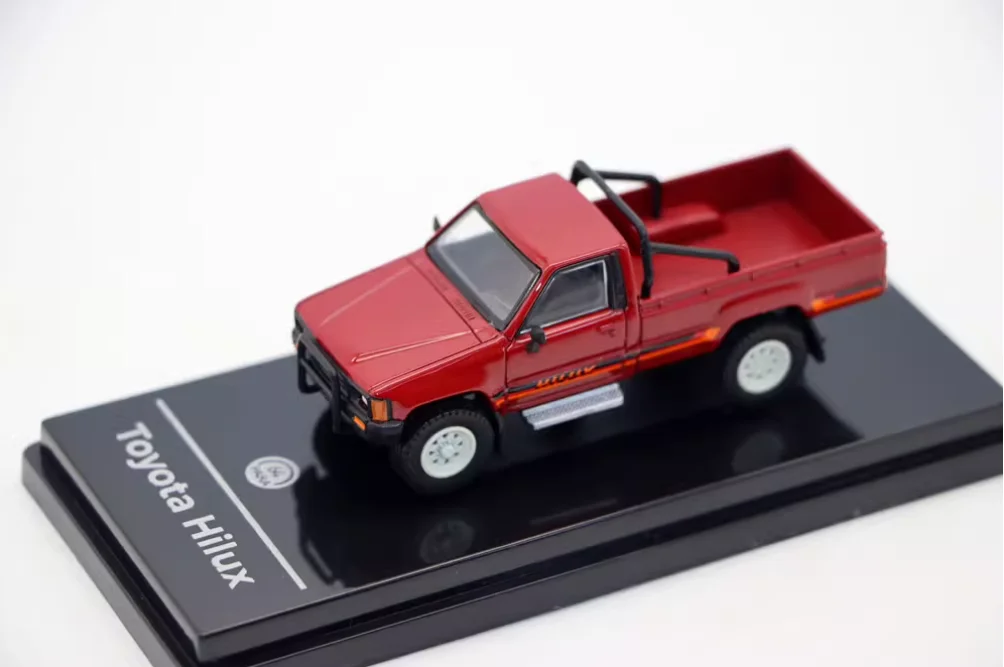 Para64 1:64 1984 Hilux Pickup Truck Simulation Alloy Car Model Gifts Decoration Collection Toys Static Display 12 S1b797b4e90f049aeb31bb639ee6506c29