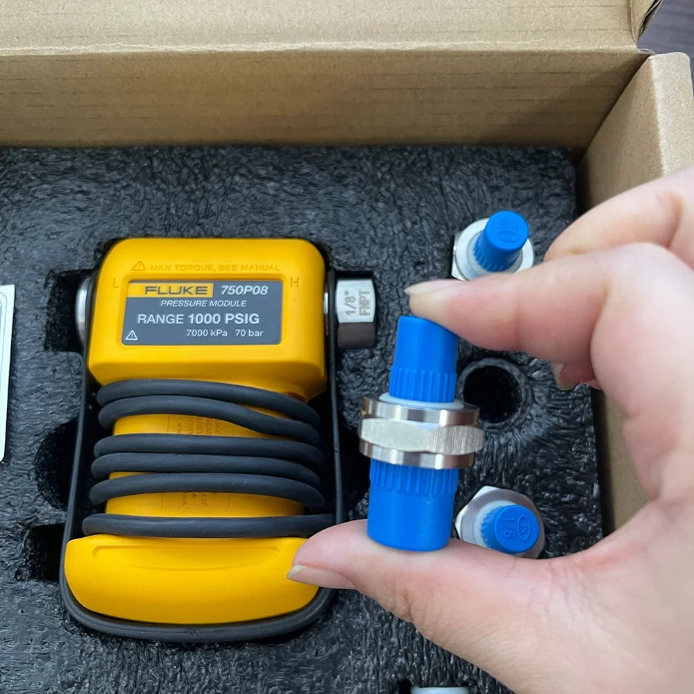 Flukers 750P Series Pressure Modules Flukers 750P08/Pressure Modules/Calibrator measures pressure