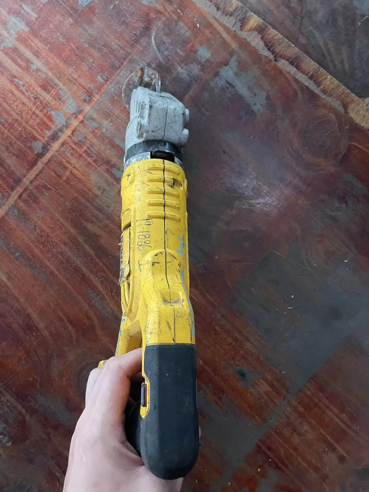 DEWALT 20-Gauge Variable Speed Corded Metal Shears in the Metal