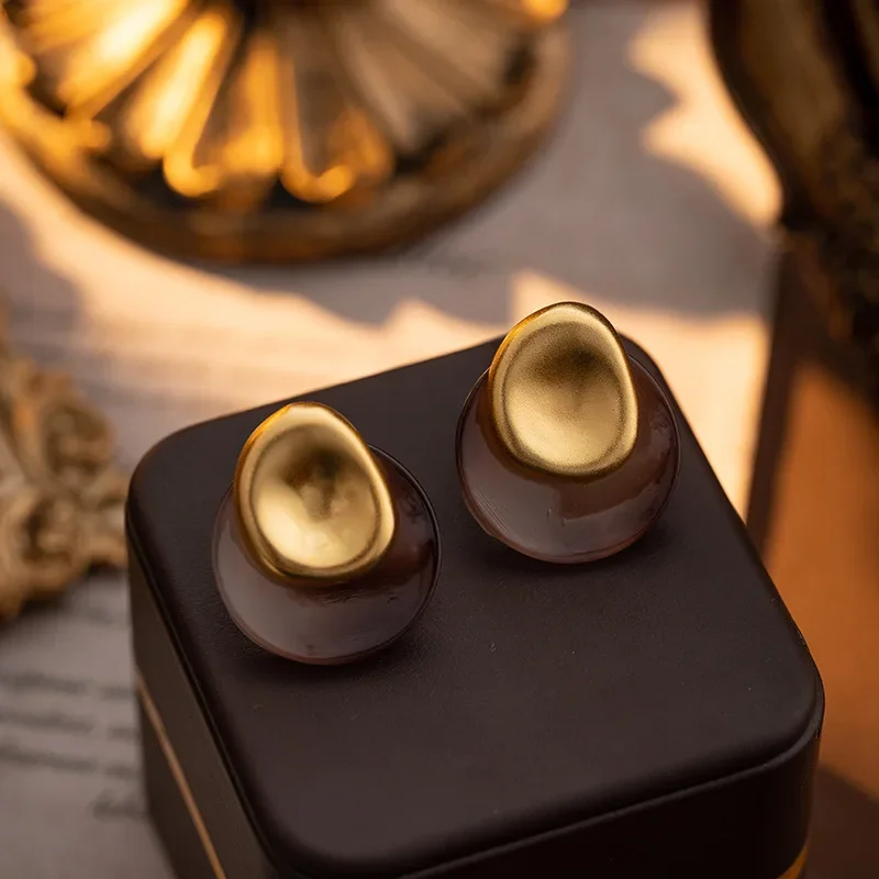 

Light luxury vintage fashion stud earrings for women