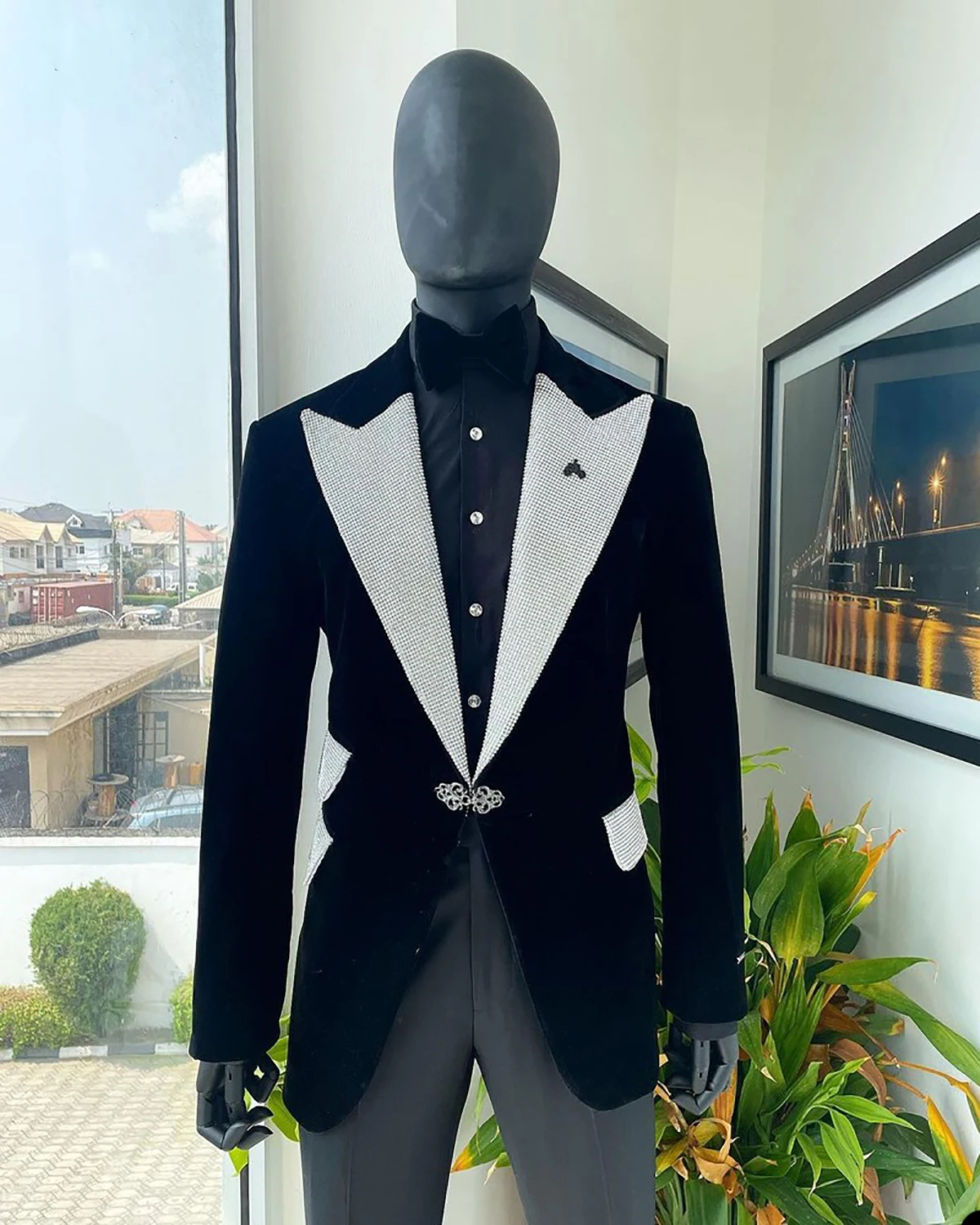 Velvet Men Suits Tailor-Made 2 Pieces Blazer Black Pants One Button Peaked Lapel Beaded Business Wedding Plus Size Tailored