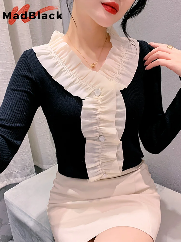 

Женский трикотажный свитер с оборками и V-образным вырезом