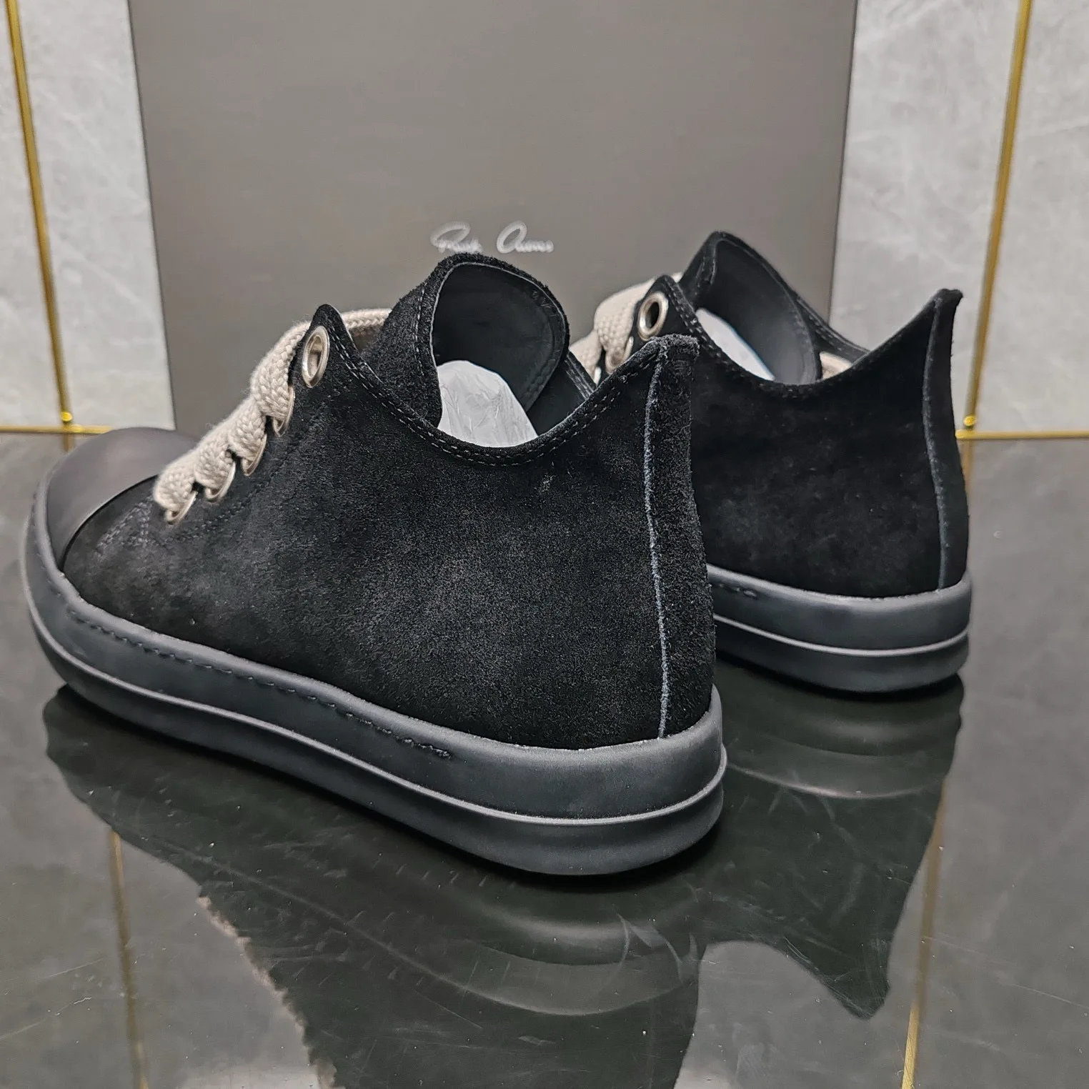 Ricks shoes black suede nubuck casual shoes All-black low-top thick shoelaces. The first layer of cowhide is dirt-resistant. 4