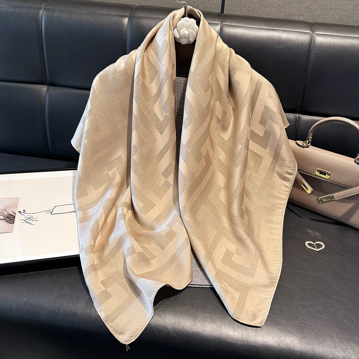 2025 Neuester seidiger Kopftuch-Schal für Damen, Bufanda, modischer Jacquard-Schal, ethnische Reise-Schals, bedruckt, dekorativer Sonnenschutz – Detail 10