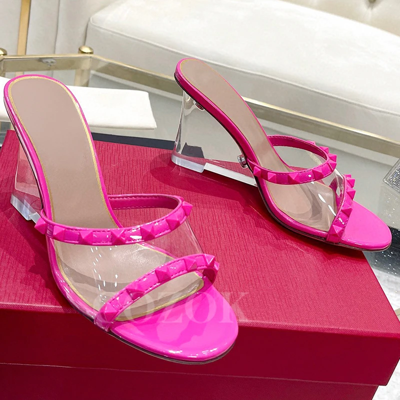 

2023 Female Wedges Slippers Summer New Transparent Upper Design Open Toe High Heel Sandals Metal Rivet Decoration Ladies Pumps