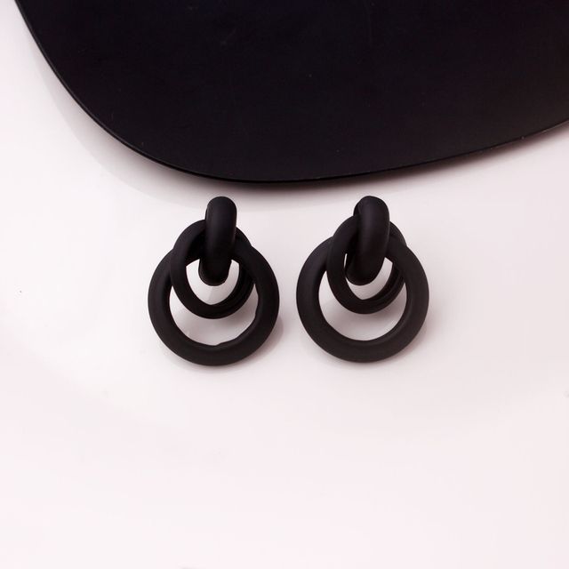 7Colors Stud Earrings Women Pink Spray Painted Metal Twisted Statement Earring Punk Simple Beautiful Jewelry Wholesale Gift