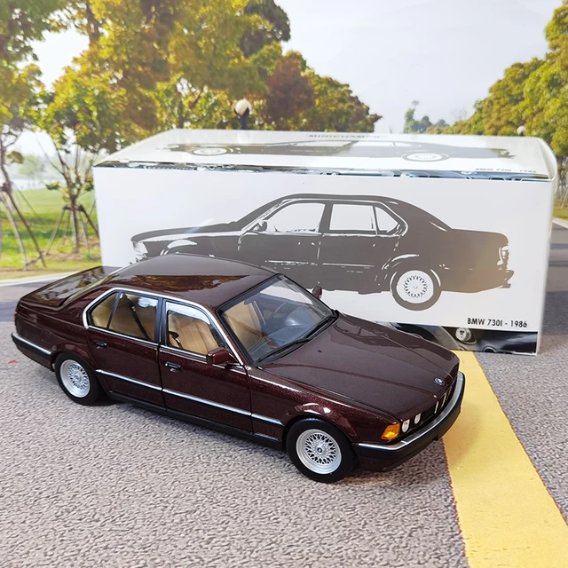 MINICHAMPS Diecast model 1:18 7 Series 730i E32 1986 simulation