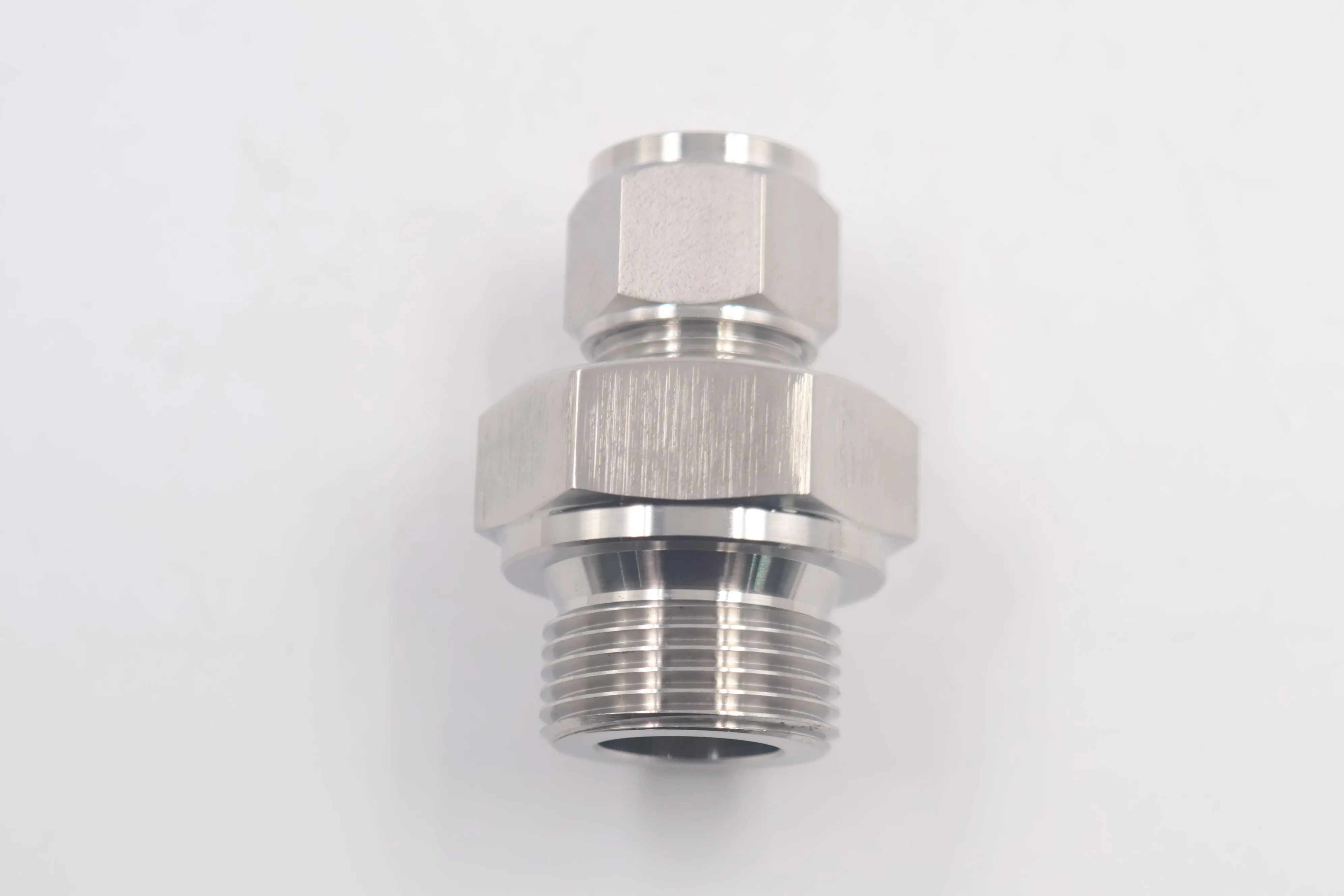 SS-12M0-1-12RS, Tube Fitting, Male Connector, 12 mm Tube OD x 3/4 in. Male ISO Parallel Thread, Straight Shoulder