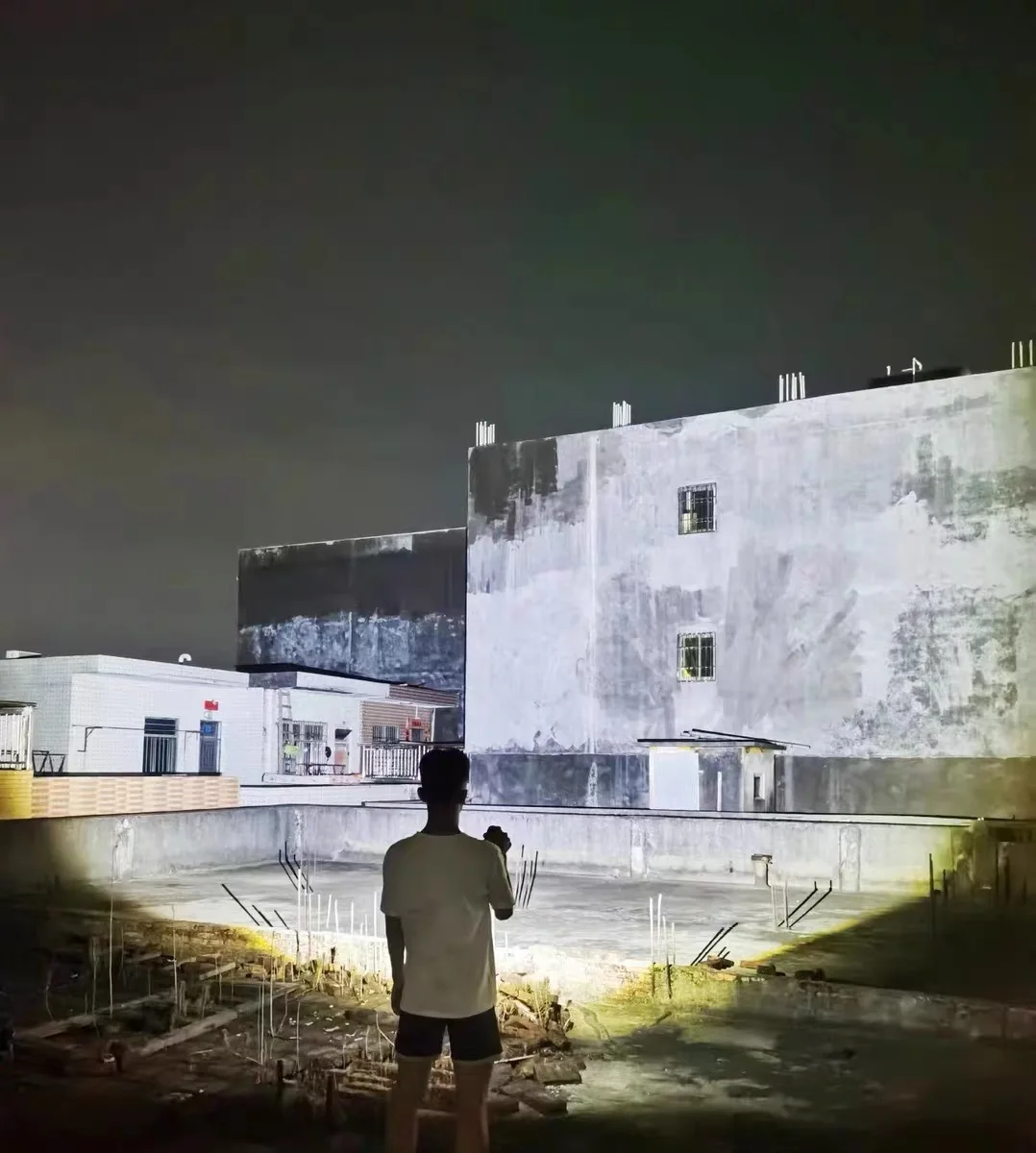 Description Picture 5 of itemWhite Laser LED Flashlights High Power USB Rechargeable Torch Lights 18650 Powerful Long Range Tactical Hunting Fishing Lantern