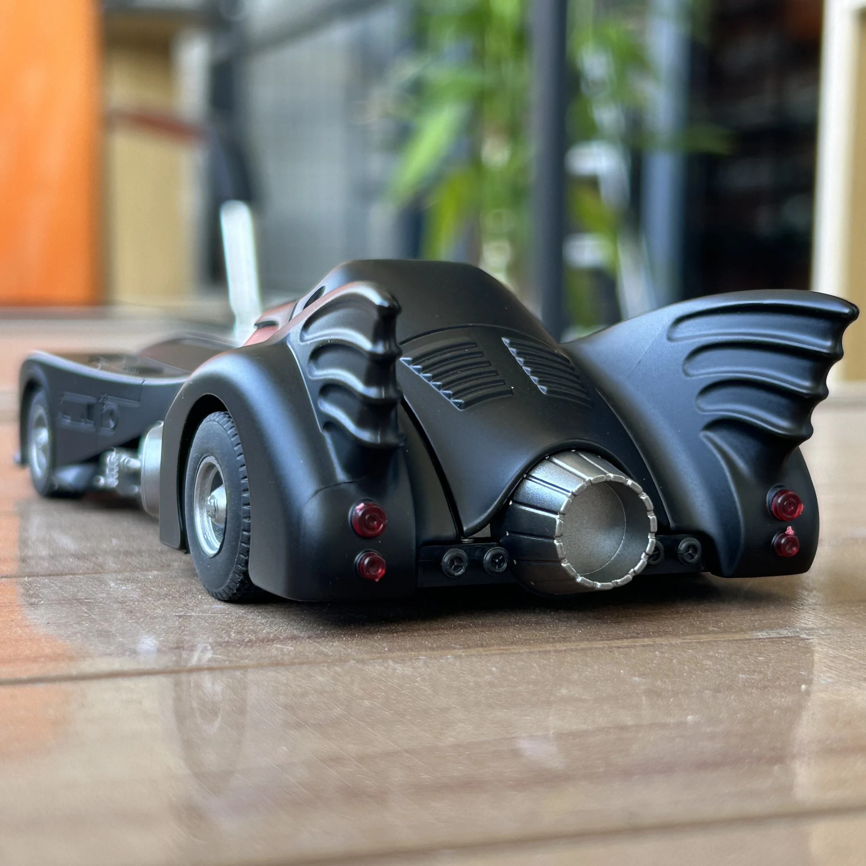 1:32 1989 Batmobile juguetes clásicos de alta simulación aleación de Metal Diecast modelo coche sonido y luz tirar hacia