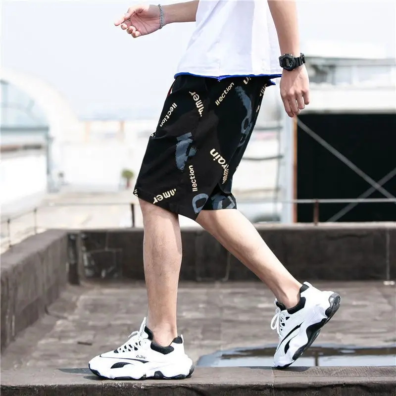 thumbnail image 1 of Pantalones cortos de playa para hombre con estampado de anime gráfico, pantalones cortos para hombre, de algodón sueltos, estampados florales, personalizados, estilo coreano de 3 cuartos, tabla de ver, 1 of 5