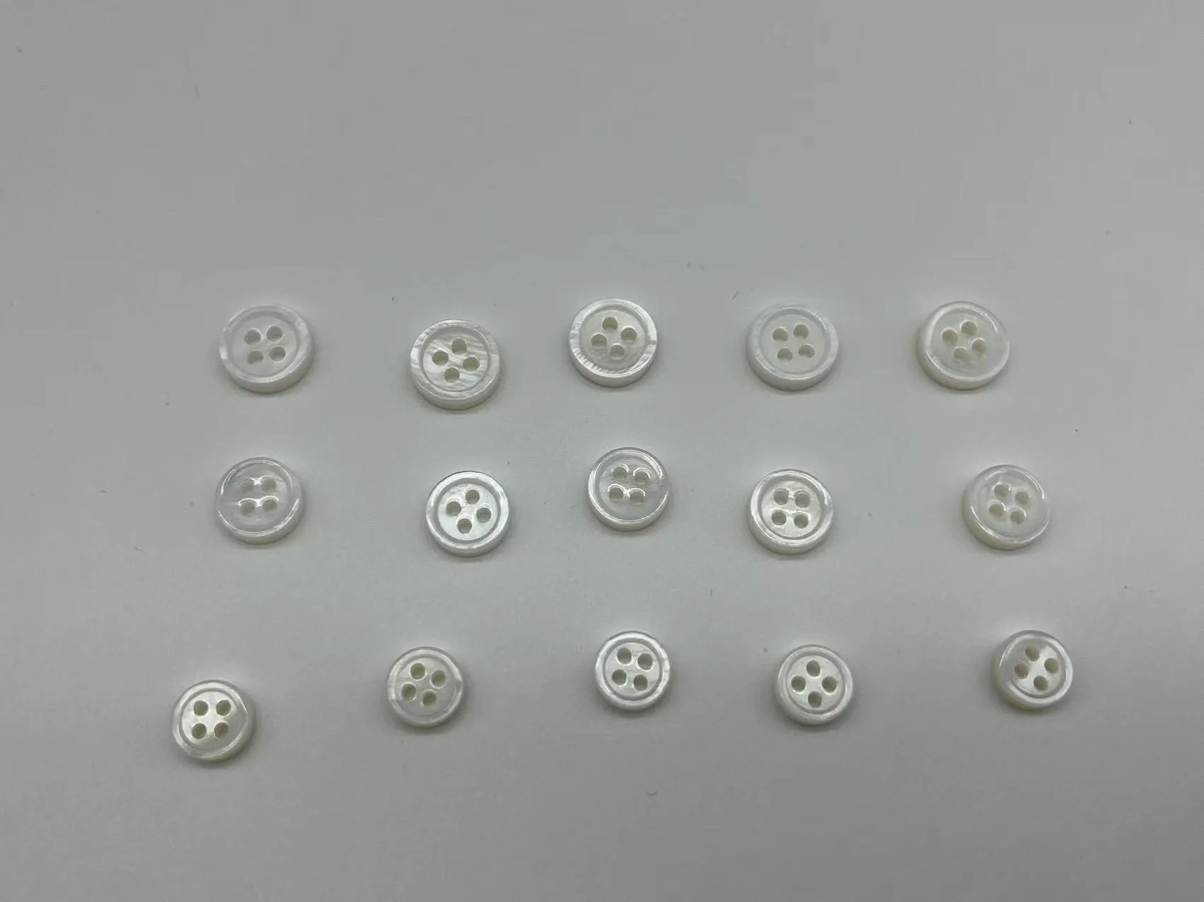 Free shipping 4 holes shell button 2mm thickness  mother of pearl button for garment button cheap price white  can dyeing 5