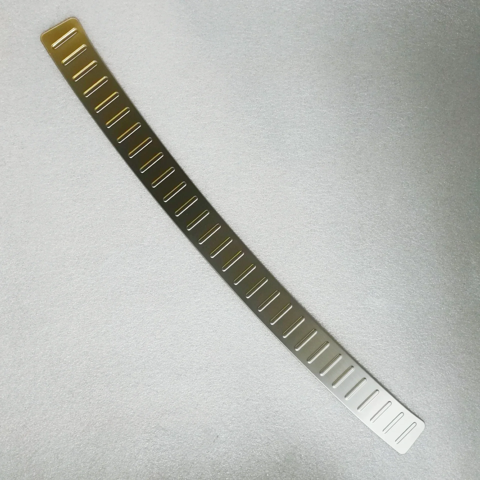 Car Rear Bumper Protector For 2023-2025 BMW 7 Series - Anti-Scratch Carbon Fiber Trim (41x3.54 In)