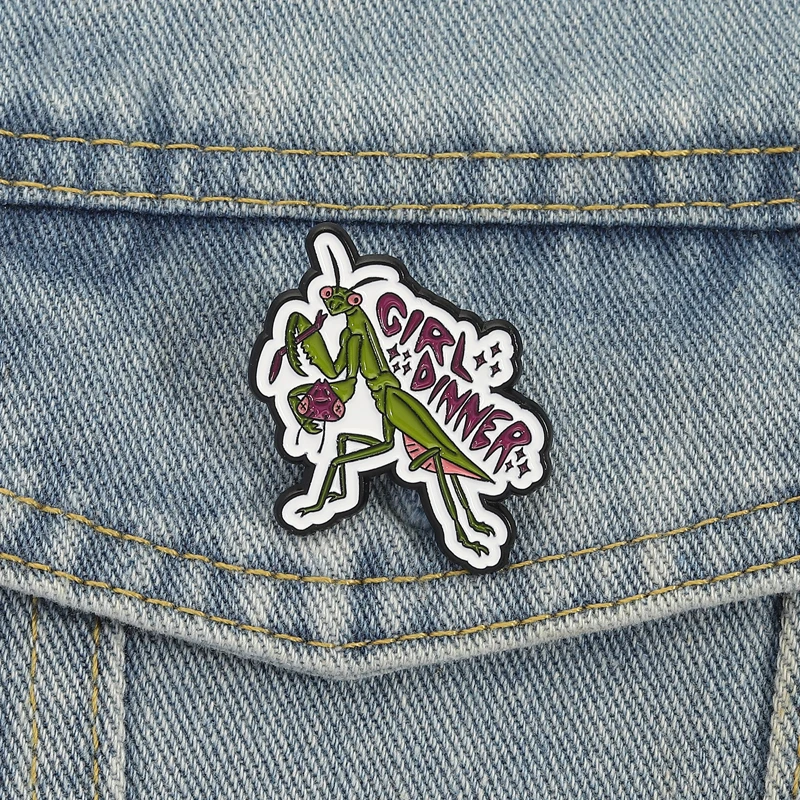 Beten Mantis Mädchen Abendessen Feminismus Brosche Emaille Pins Lustige feministische Power Broschen Kragen Revers Abzeichen Schmuck Geschenk für Freunde – Detail 10