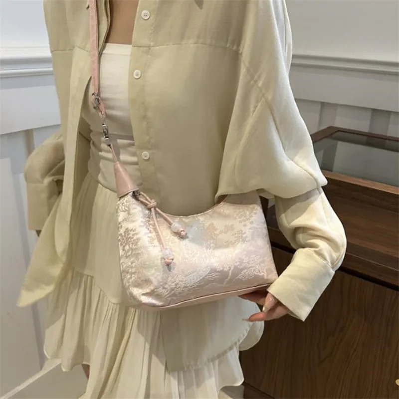 Sweet Embroidery Shoulder Bag Elegant Flower Pearl Pendant Crossbody Bag Small Bucket Handbag Ladies Luxury Design Cheongsam Bag