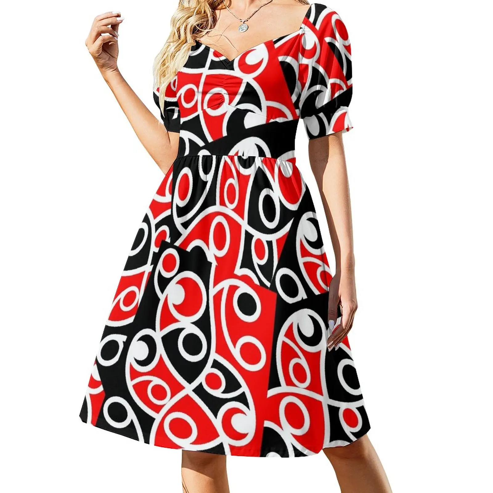 

Женское платье без рукавов с многослойным рисунком