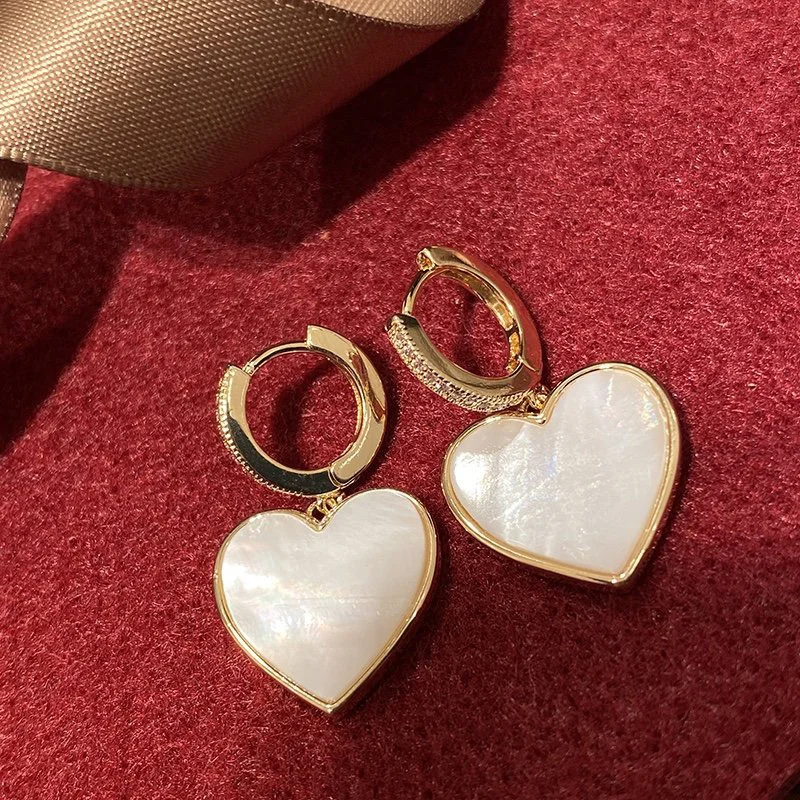 2022 Hot Brand White Fritillaria Love Dirty Earrings Earrings Simple And Generous Fashion Versatile Golden Banquet ExquisiteEar