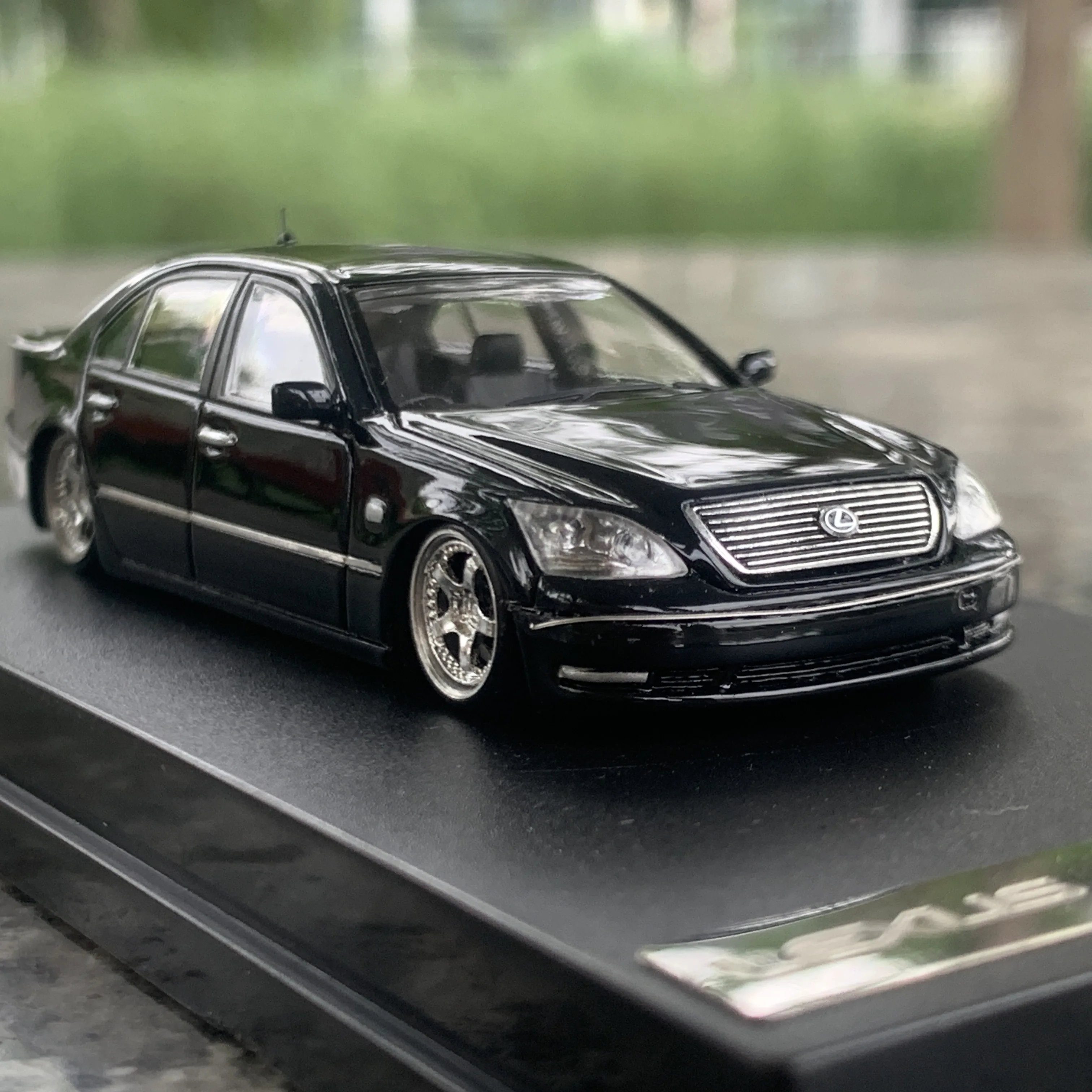 

Литая под давлением модель Lexus Ls430 полимерная модель автомобиля 1:64