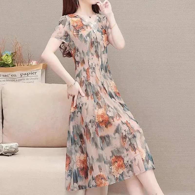 Рисунок 2 - Женское шифоновое платье-трапеция с коротким рукавом