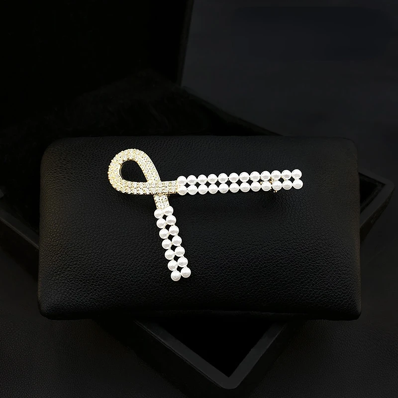 

Fashionable All-Match Unique Cross Brooch High-End Women's Elegant Suit Accessories Sweater Pins Decorations Pearl Jewelry Gifts