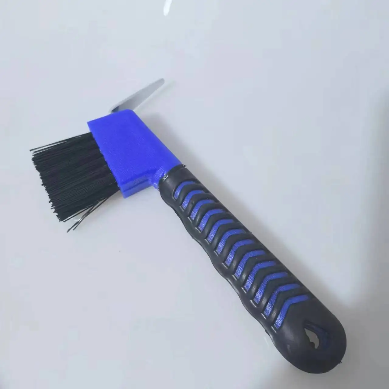 Horse Hoof Pick brush with handle, sturdy horseshoe shaped brush, horseshoe shaped brush, suitable for horses, donkeys, goats 6
