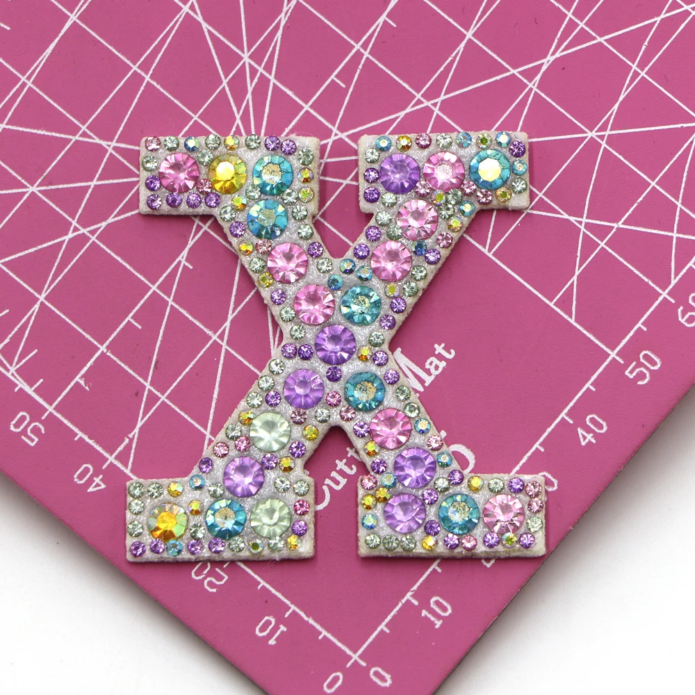 Neue 1 Stück A-Z Aufbügelbare Bunte Strass-Buchstaben-Patches für Kleidung Stickerei-Applikationen Kleidungsetiketten DIY-Zubehör – Detail 24