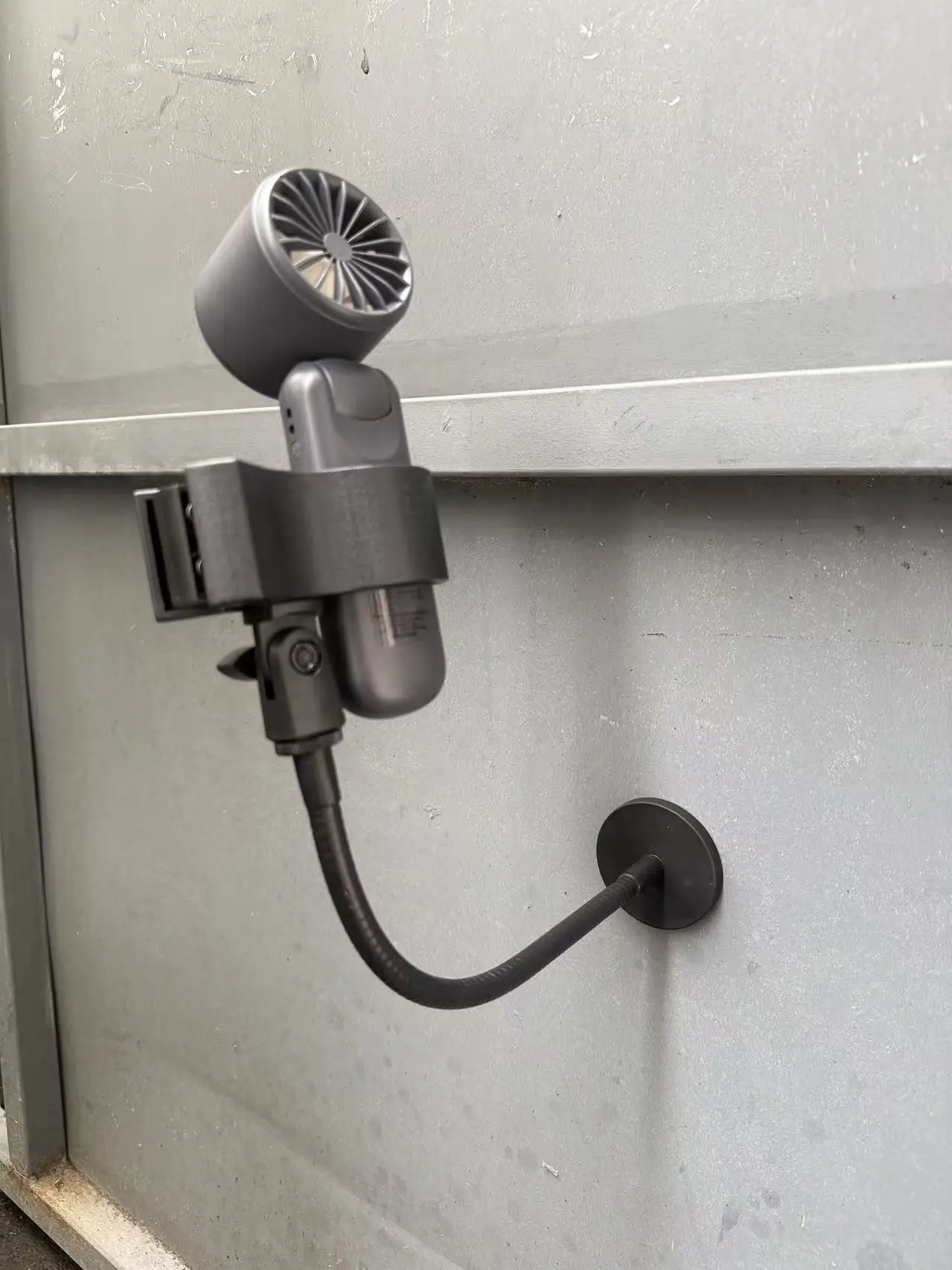 범용 자기 흡착식 마이크 고정 브래킷(확장 호스 포함) 360도 회전 팬 클립(안정적인 지지 제공)