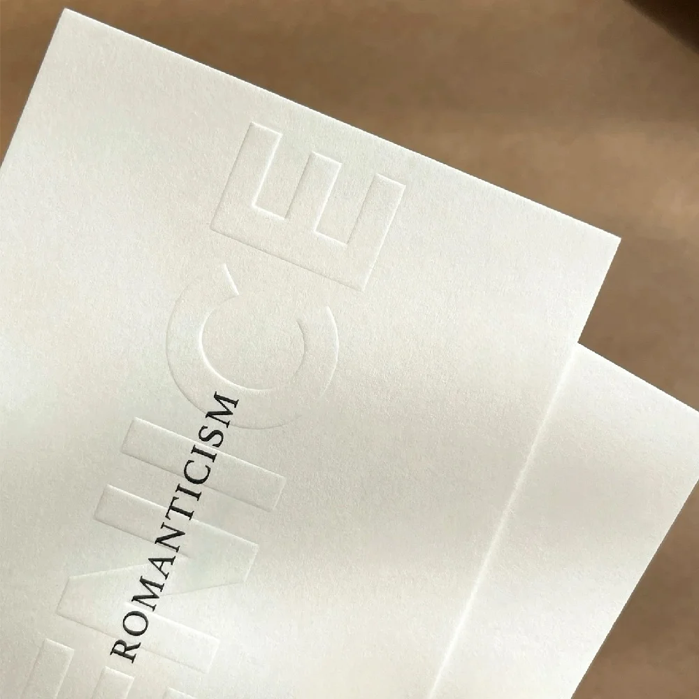 맞춤형 로고 고급 양각 아트지 명함 480gsm 백색 카드보드 질감 디지털 인쇄 명함