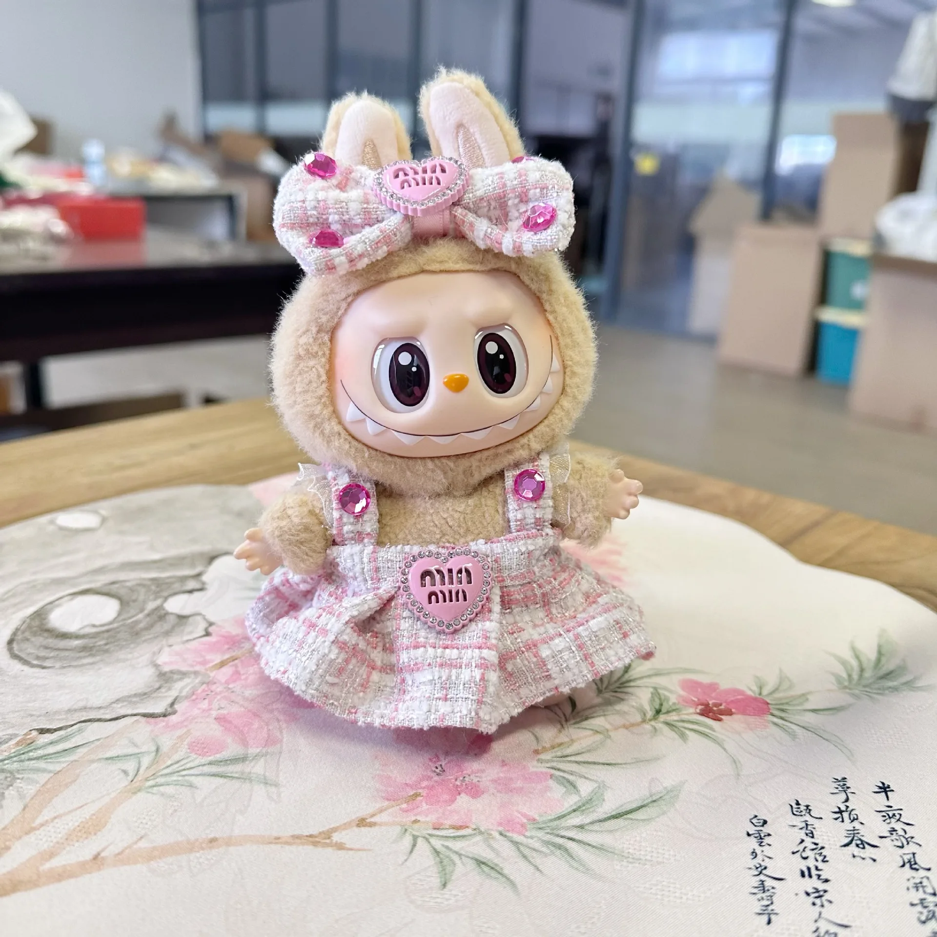thumbnail image 1 of Muñecas de peluche Labubu I II de 17 cm, lindas mini muñecas de peluche, ropa coreana Kpop Exo, accesorios DIY, falda rosa, regalos, nuevo estilo, 1 of 4