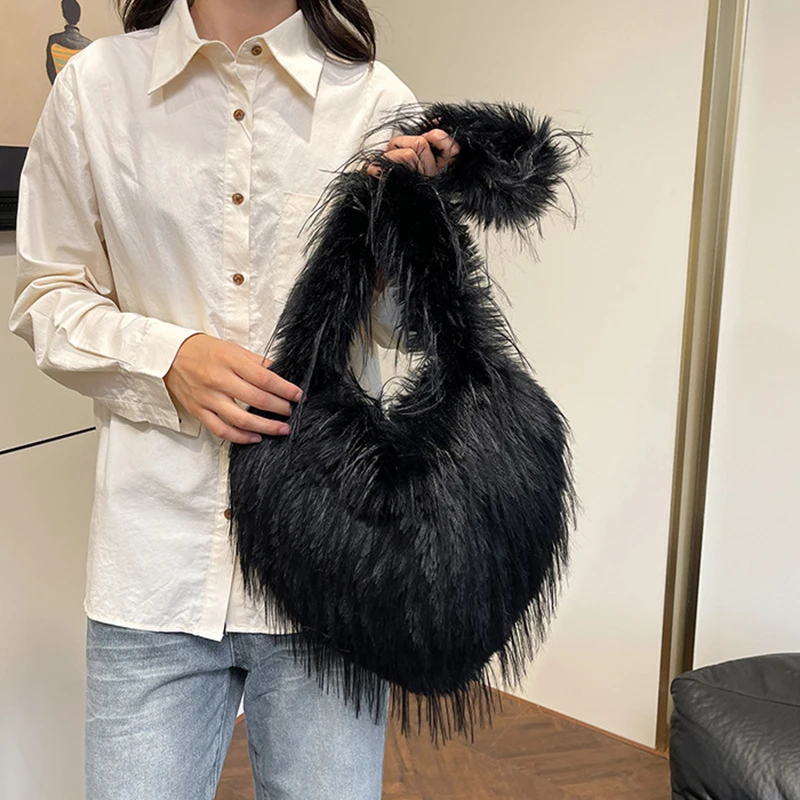 Women's Plush Heart Shape Tote Bag Fashion Faux Mongolia Fur Crossbody Shoulder Bag Luxury Handbag Girls Messenger Bag