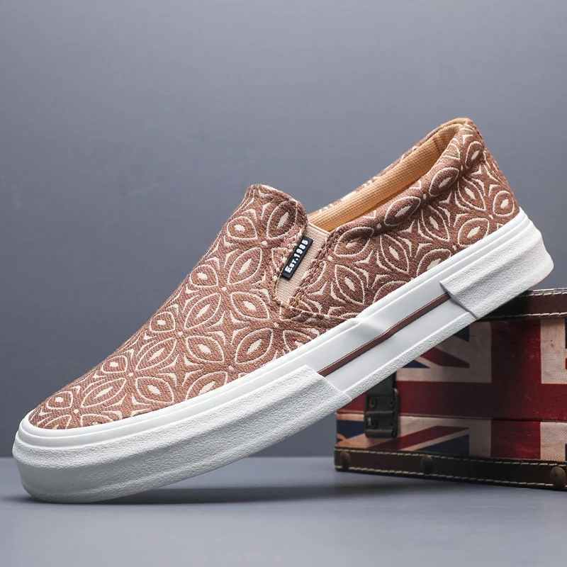 패셔너블한 통기성 남성용 캔버스 신발 슬립온 캐주얼 로우탑 라운드 토 플랫 힐 프린트 디자인 봄 가을 편안함