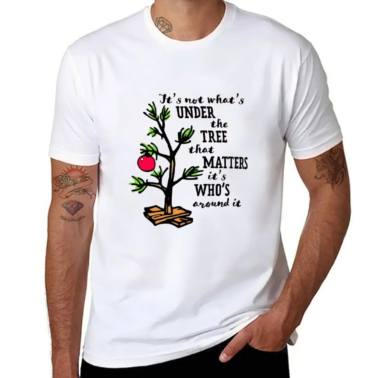 thumbnail image 1 of No es lo que hay debajo del árbol Camiseta navideña Charlie x mas Brown, Charlie x mas Brown No es lo que hay debajo del árbol Camiseta navideña Charlie x mas Brown, 1 of 4