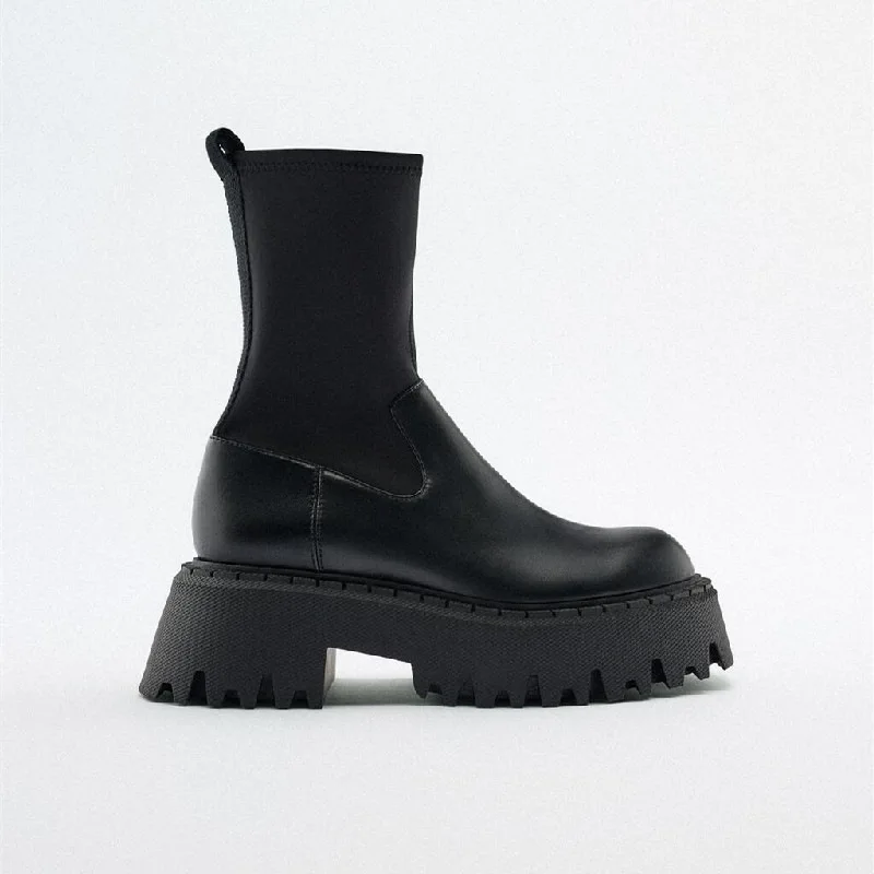ショートブーツ・ブーティ MOON BOOT Woman Flat ankle boots Black 80D2480050 001 Women's Black Snow Boots | Moon Boot®