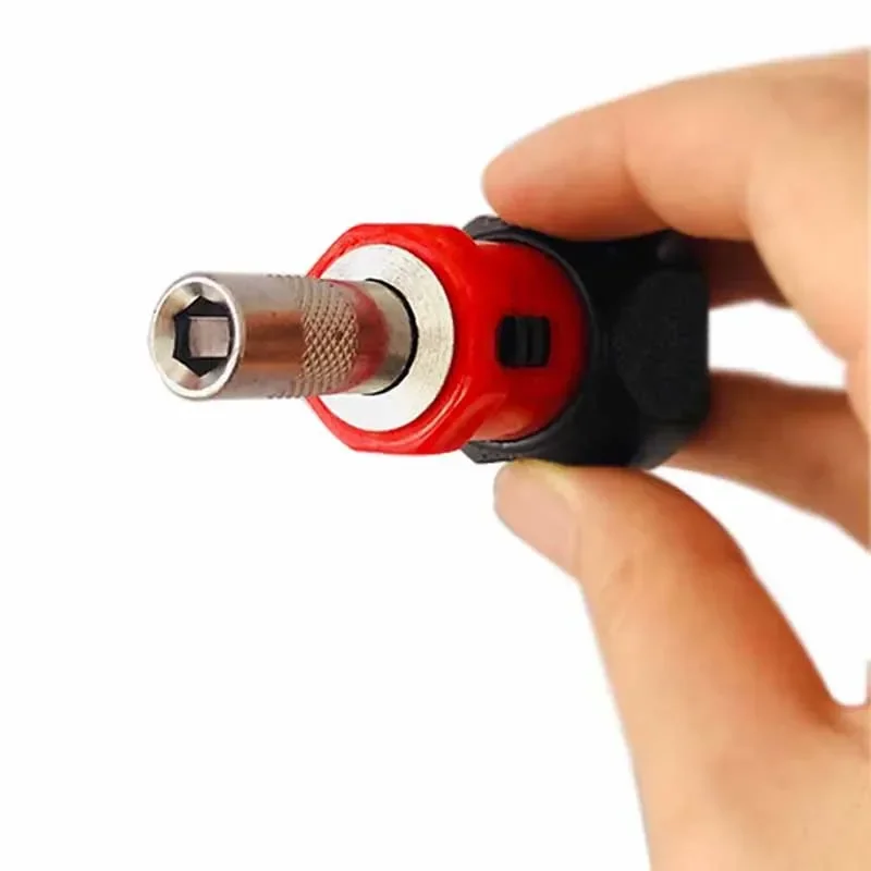 Utilisation du mini tournevis à cliquet hexagonal 6.35mm pour serrer une vis dans un espace restreint, outil multifonction réversible.