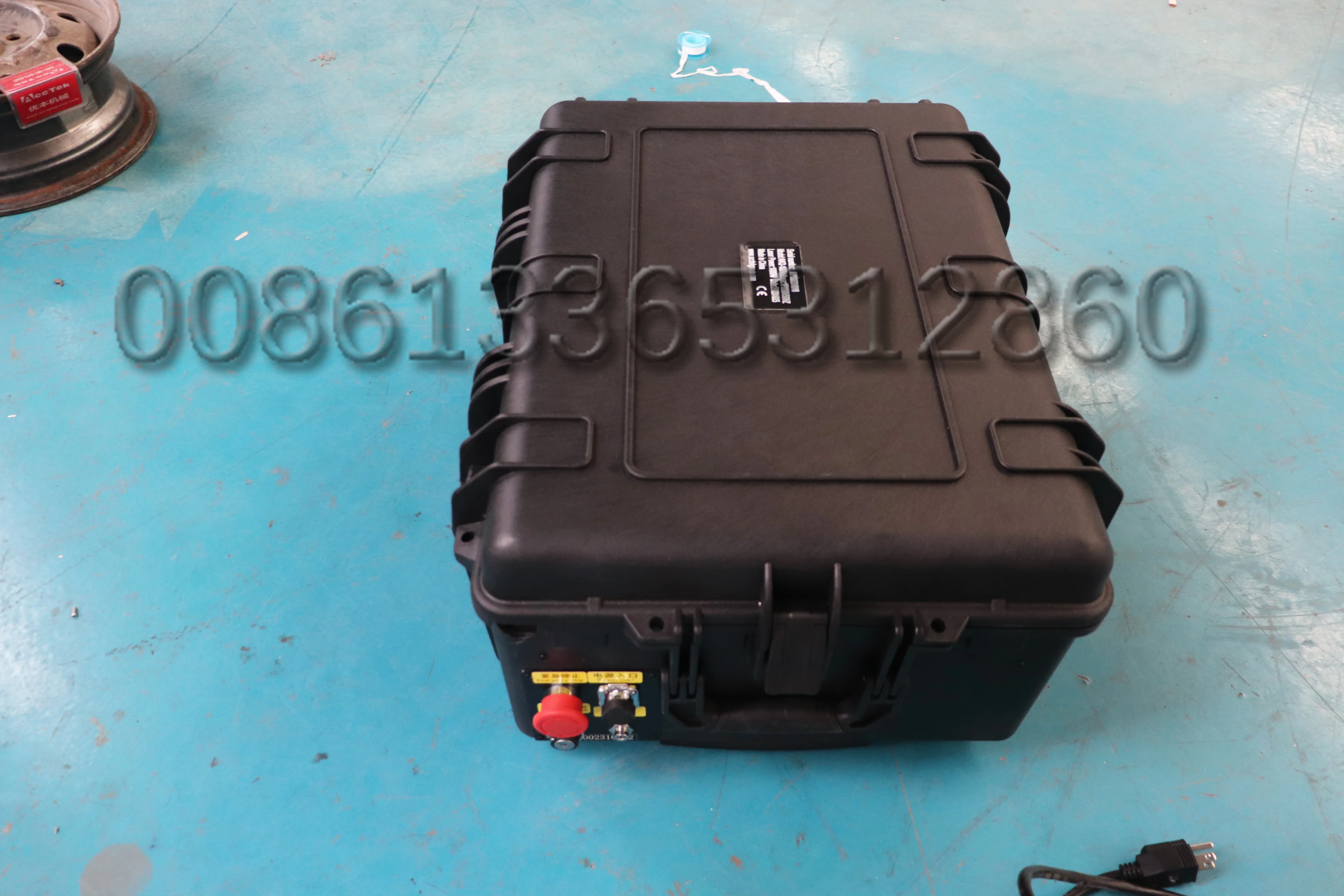 Affordable Factory Sale 100W 300w Suitcase Mini Portable Pulsed Laser Cleaning Machine Rust Removal Painting Oil Cleaner