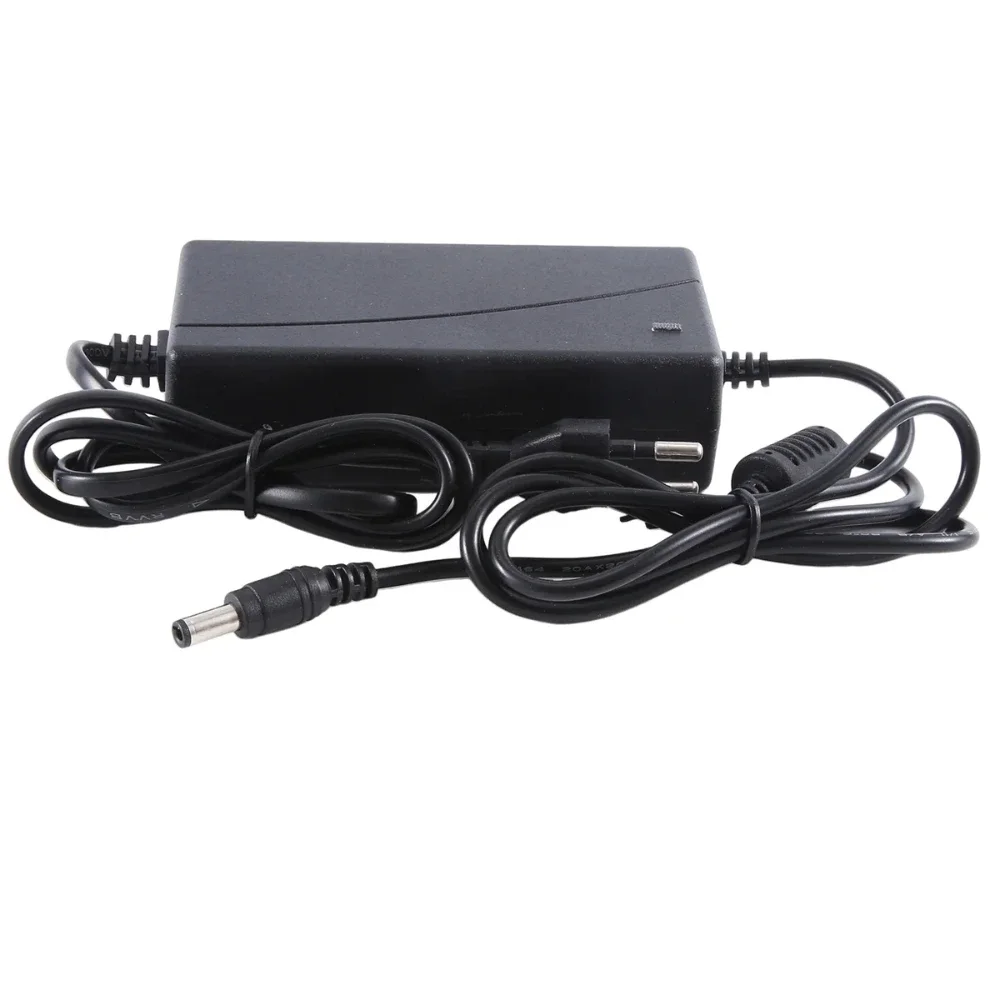21V 18650 리튬 배터리 충전기(21V 18V 스크류드라이버 렌치용) 리튬 이온 배터리 팩 DC 5.5mm * 2.1mm 입력