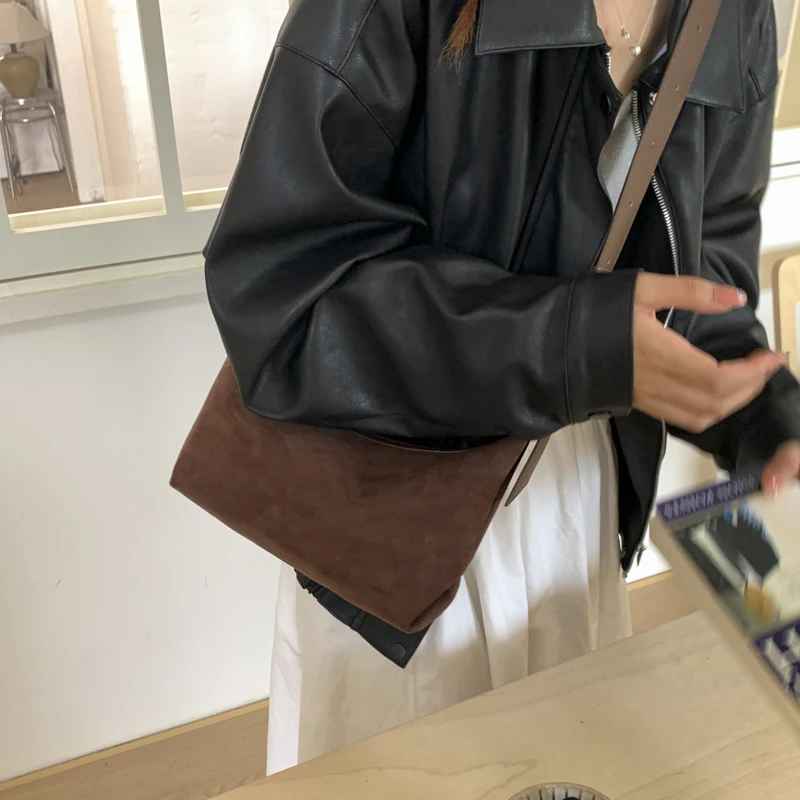 Women Faux Suede Shoulder Bag Adjustable Dumpling Handbag Satchel Top-Handle Bag for Work Travel