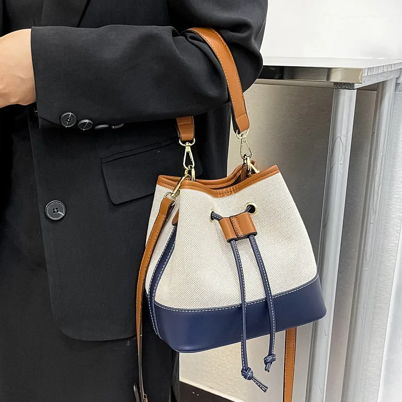 

Handbags Custom New Design Black Canvas Leather One-Shoulder Coin Bucket Bag Tassel Drawstring Ladies Handbag