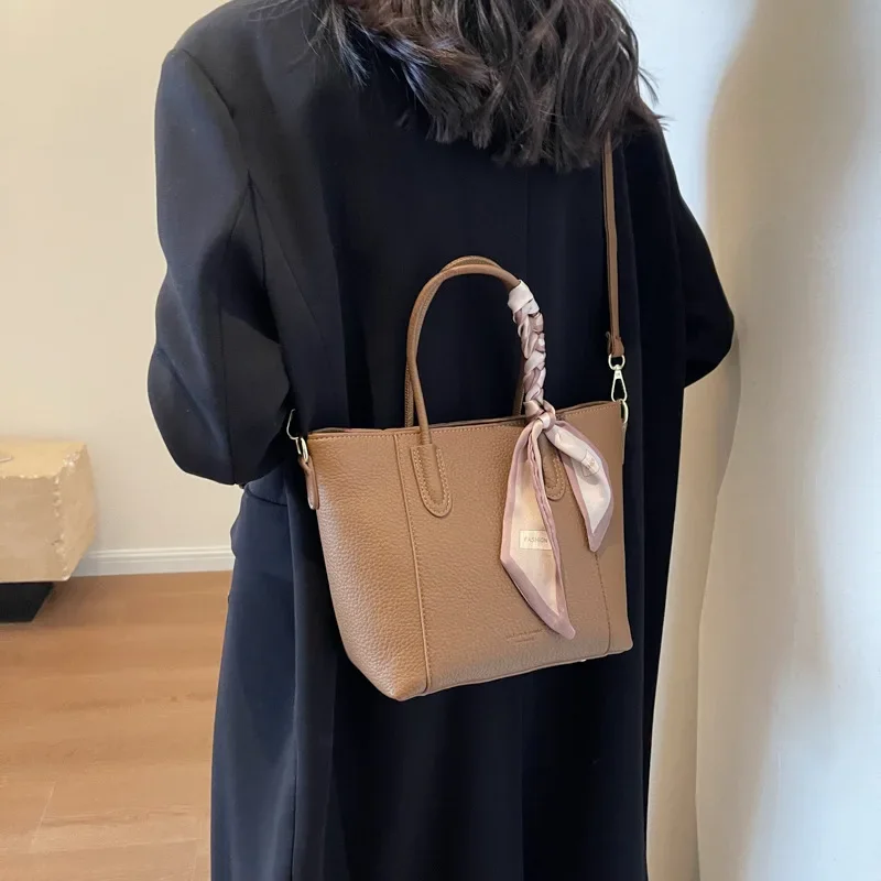 Large Capacity 2024 New Fashion High Sense Shoulder Solid Color Women Easy Matching Tote Commuting Large Bag