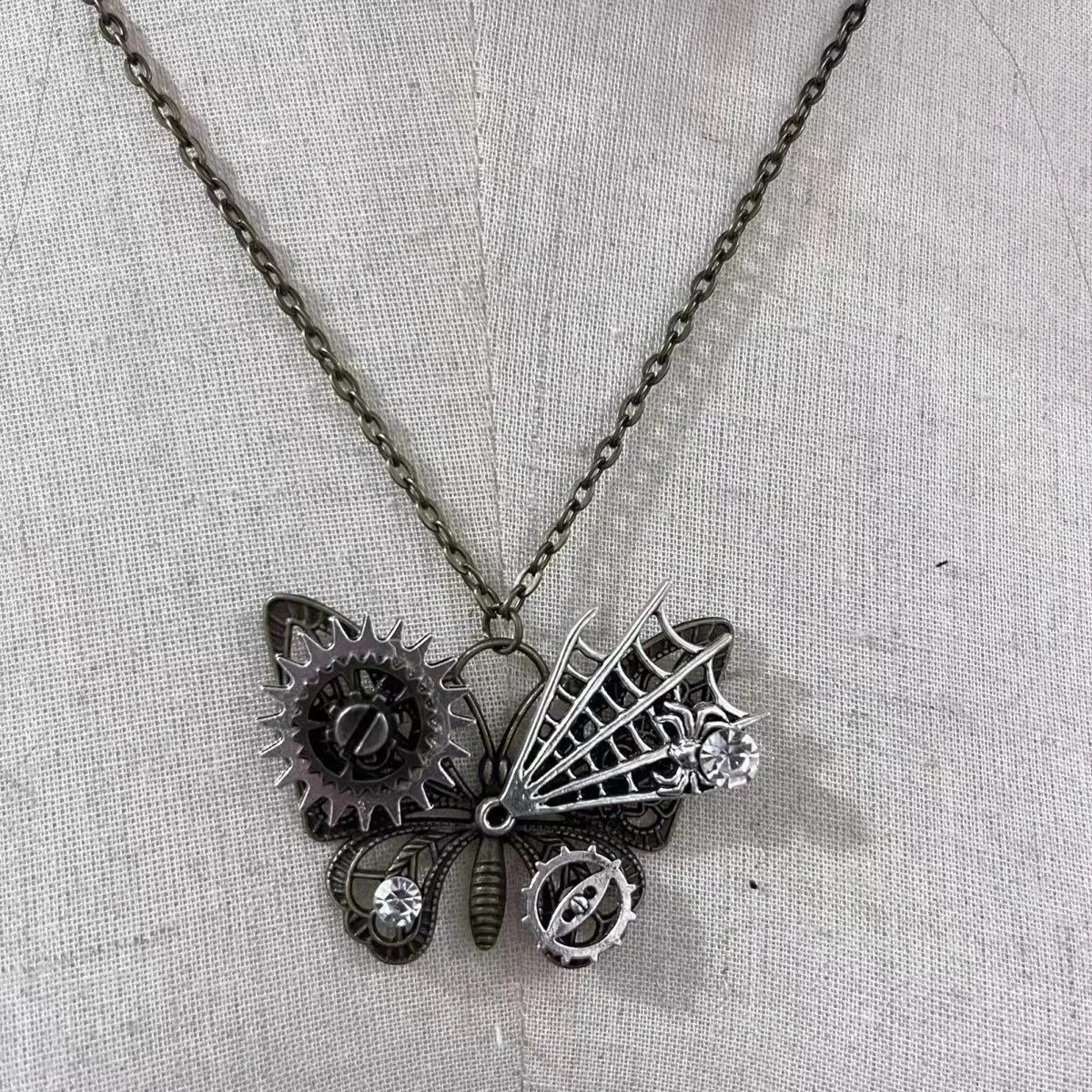

Steampunk Gear Butterfly Pendant Necklace Inlay Zircon Butterfly Necklace for Women Long Chain Necklace Hip Hop Jewelry Gifts