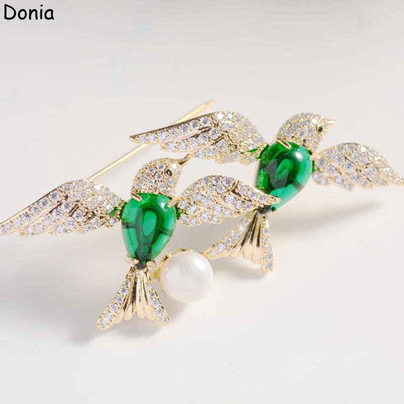 Donia Jewelry Fashion Titanium Steel Micro-Inlaid AAA Zircon Bird Brooch Luxury Retro Green Gem Pin