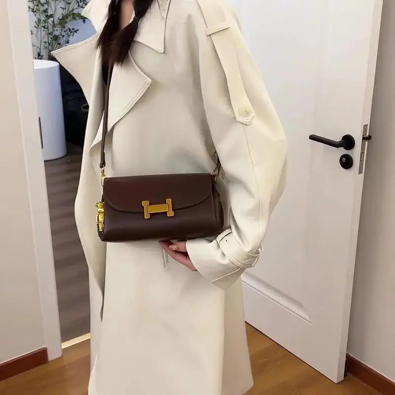 حقيبة كروس بودي بتصميم كلاسيكي فاخر للمرأة، تتميز...