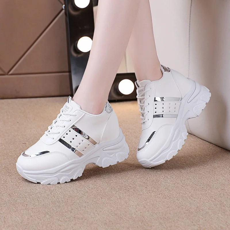 รูปสินค้า รองเท้าผ้าใบแฟชั่น 2025 นุ่มสบาย ใส่ได้ทุกโอกาส