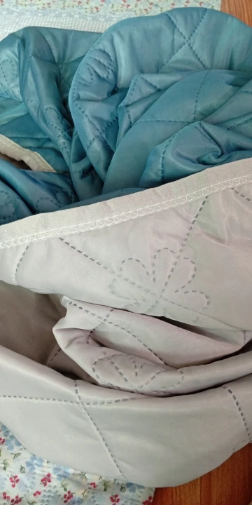 Summer Bed Cooling Blanket Silk Air Conditioner Quilt Is Soft, Breathable, Light, Heat Absorbing, Solid Color Pattern Quilt photo review